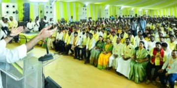 కేడర్‌ను గుండెల్లో పెట్టుకోవాల్సింది ఎమ్మెల్యేనే!