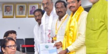 టీడీపీ అభ్యర్థుల నామినేషన్లు దాఖలు