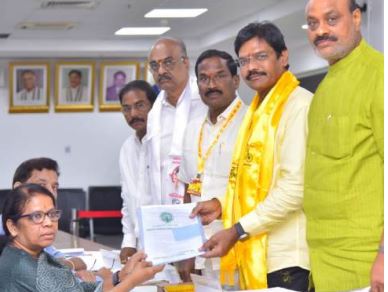 టీడీపీ అభ్యర్థుల నామినేషన్లు దాఖలు