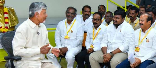 స్థానిక ఎన్నికలు జరగడం గొడ్డలిపార్టీకి ఇష్టం లేదు..