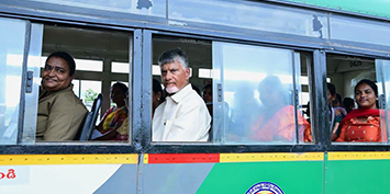 ‘స్త్రీ శక్తికి సంవత్సరం- రెట్టింపైన ఆత్మగౌరవం’ పేరుతో నిర్వహించిన కార్యక్రమంలో ముఖ్యమంత్రి చంద్రబాబు నాయుడు గారు పాల్గొన్నారు.