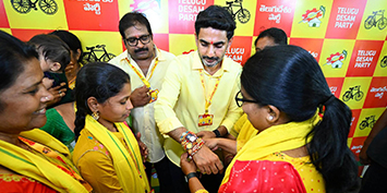 రక్షాబంధన్ సందర్భంగా ఒంగోలులో మహిళా కార్యకర్తలు మంత్రి నారా లోకేష్‌కు రాఖీలు క‌ట్టారు.