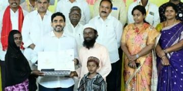 మంత్రి లోకేష్ చేతుల మీదుగా మరో 372మందికి పట్టాభిషేకం