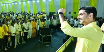 గొడ్డలి పార్టీ సొంతవాళ్లని చంపి మనపై నెడుతుంది