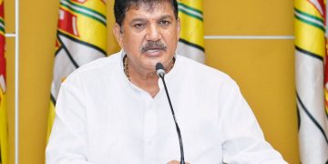 బెంగళూరులో కూర్చొని ఏపీలో విధ్వంసాలు సృష్టిస్తున్న జగన్
