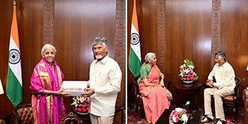 ఢిల్లీ పర్యటనలో కేంద్ర ఆర్ధిక మంత్రి నిర్మలా సీతారామన్ గారితో ముఖ్యమంత్రి చంద్రబాబు నాయుడు గారు భేటీ అయ్యారు.
